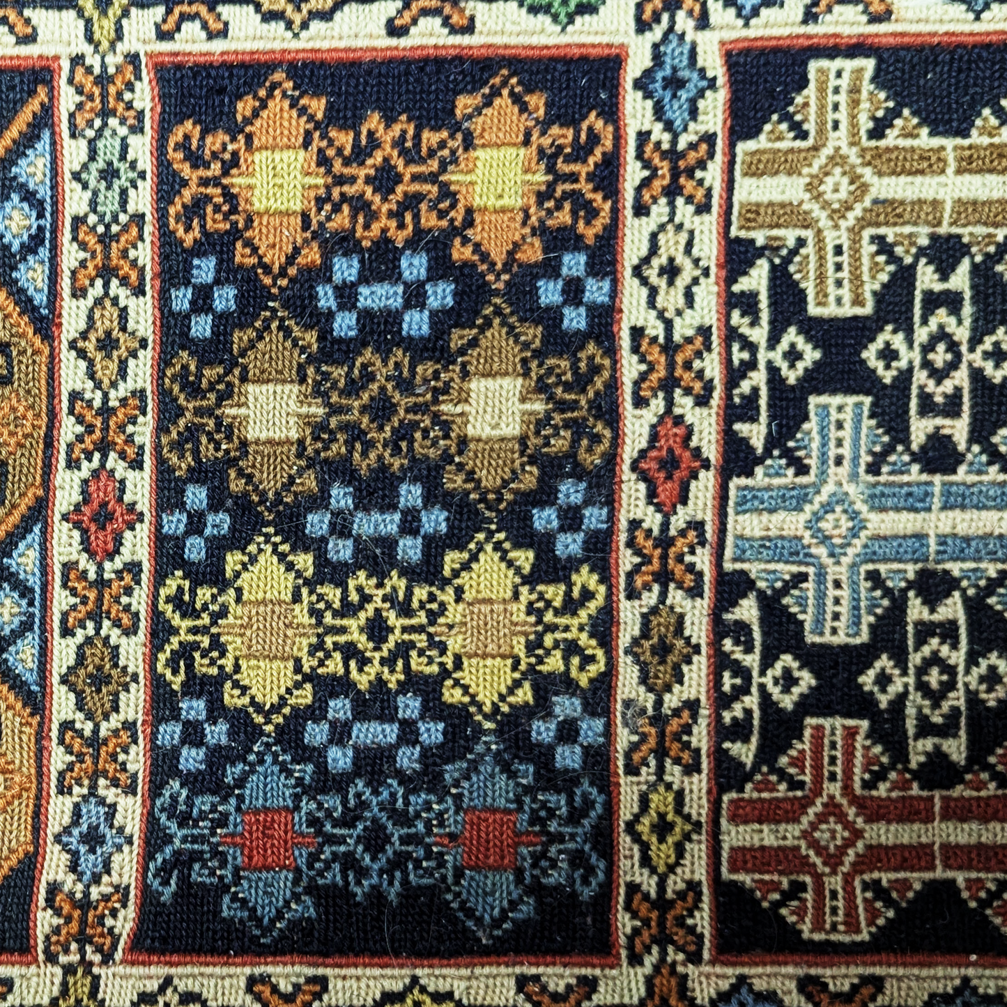 Afshar Sumak Accent Rug - 2' x 3'